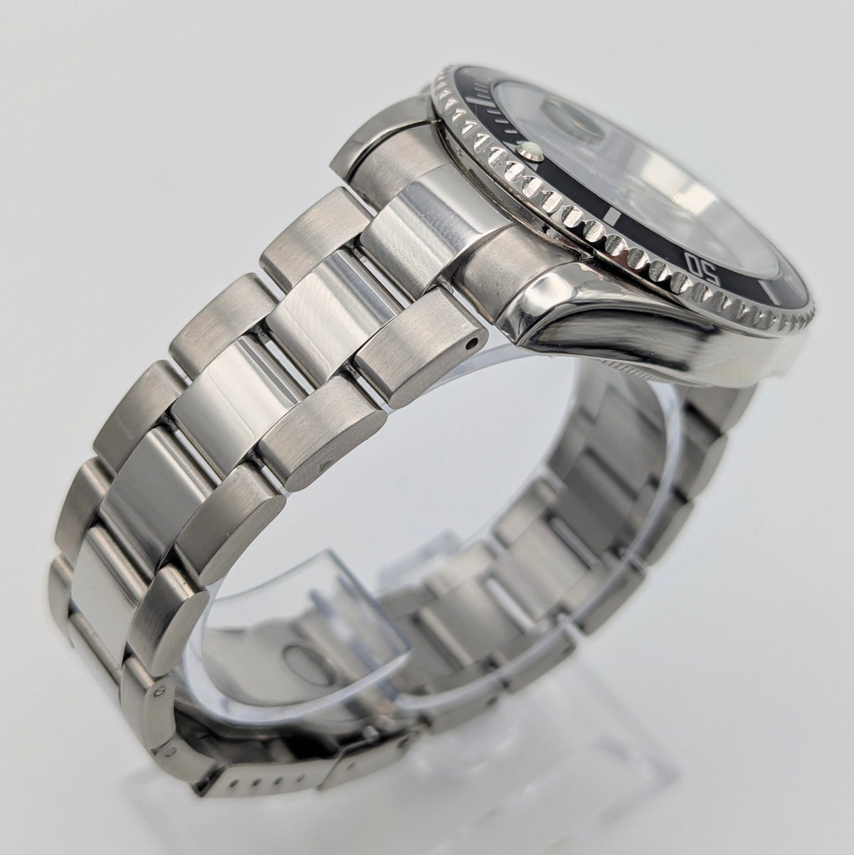 Ricecgo Submariner-Style Quartz Diver — Bold Diver Looks, Sold Naked - Bezel & Hide
