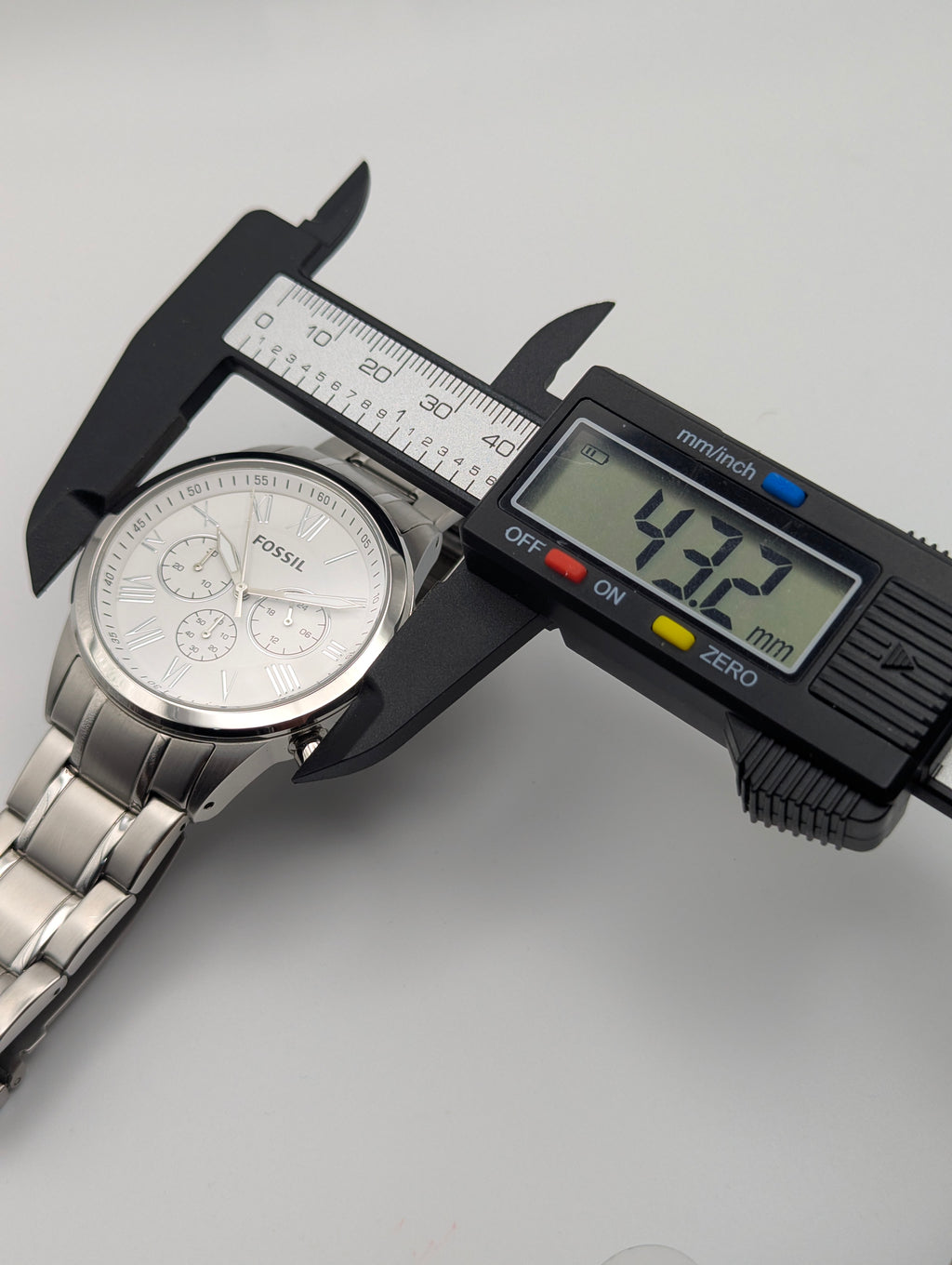 Fossil BQ1740 Chronograph — White Dial, Stainless Steel Bracelet, Tin & Spare Links - Bezel & Hide
