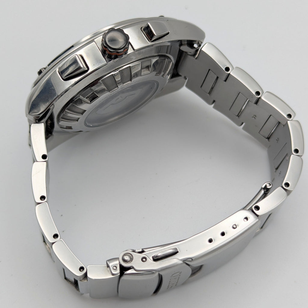 Seiko 7L22-0BB0 Kinetic Flyback Chronograph — Limited Edition 200/200, Black Dial - Bezel & Hide