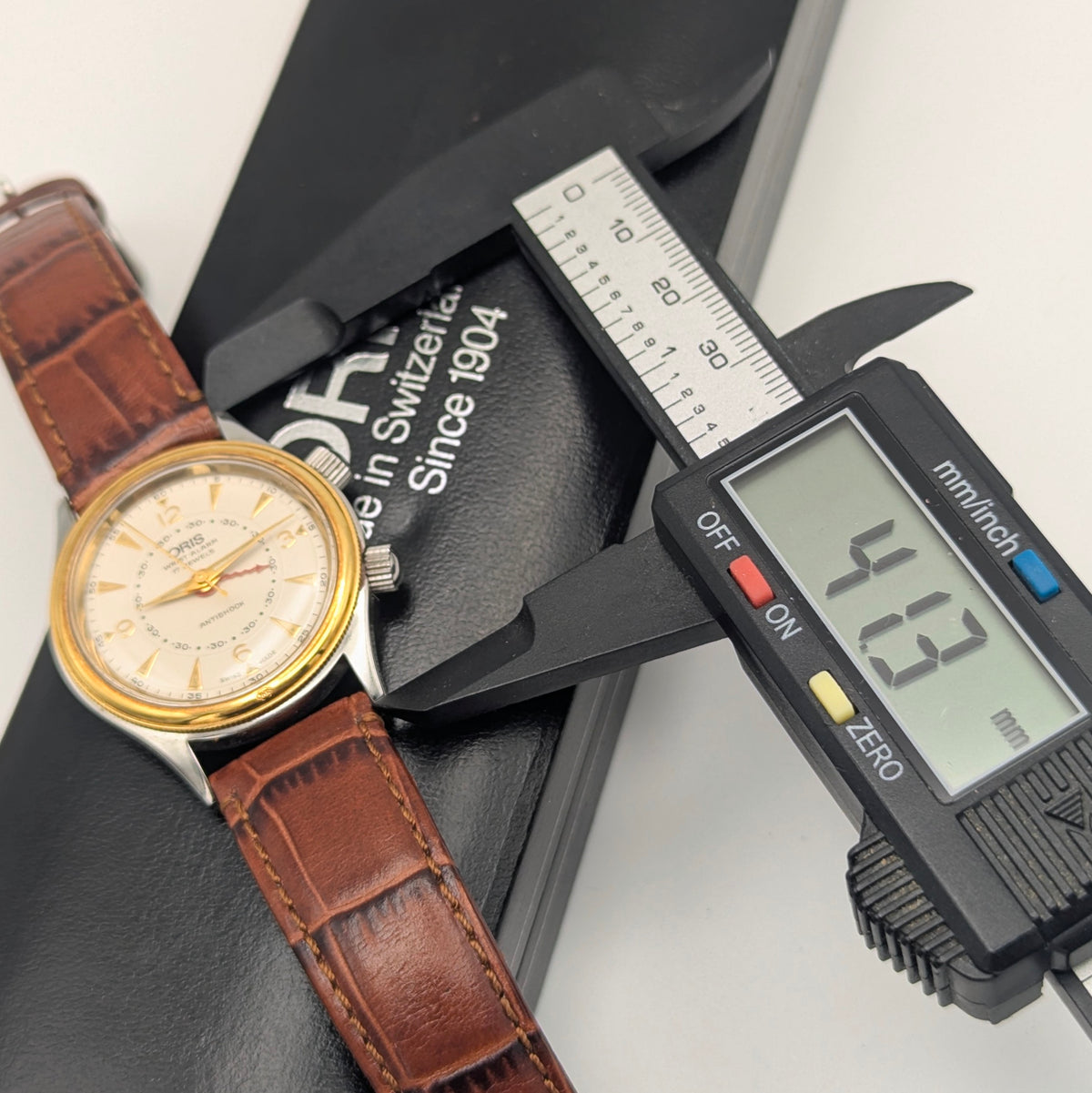 Oris Wrist Alarm Limited Edition – Ref. 418-7451-63 | 18kt Gold Bezel | No. 0297/1600 - Bezel & Hide