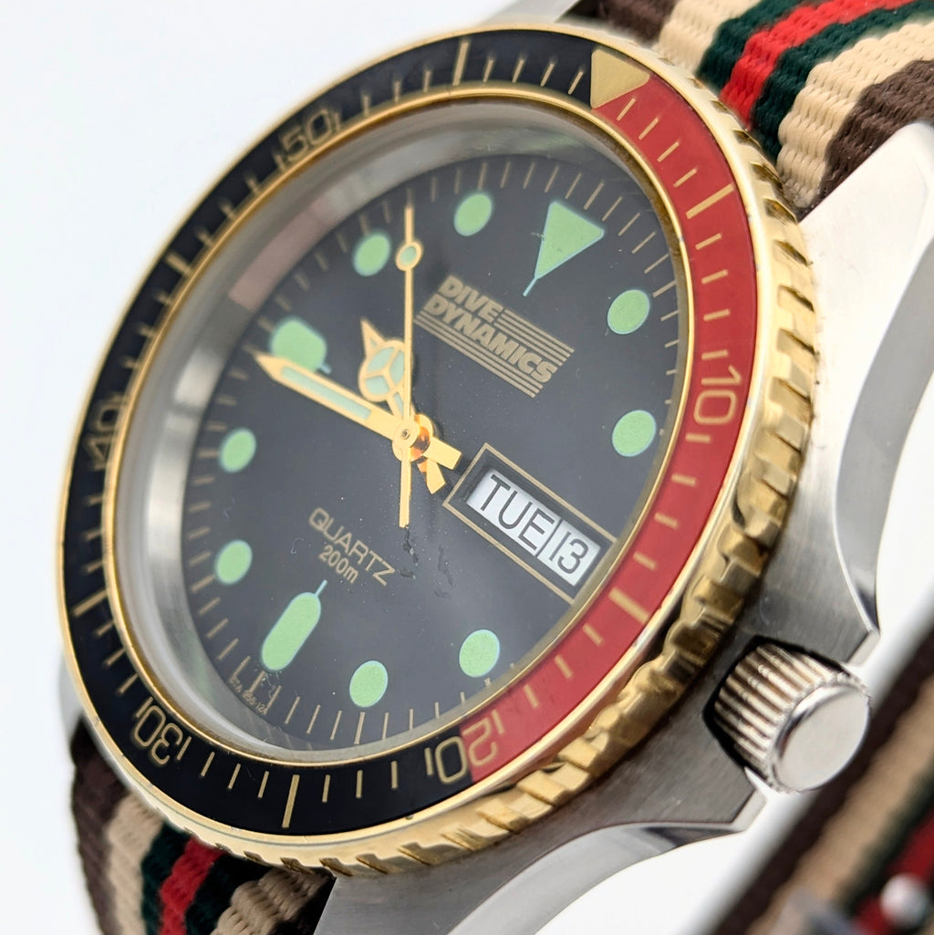 Dive Dynamics 1980s Quartz Day-Date Watch | MRP SA Case | Gold-Tone Bezel - Bezel & Hide