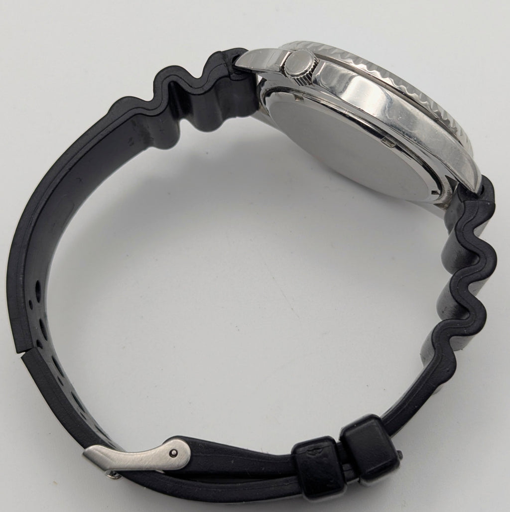 M&M Diving Technology (Dirty Divers) Dive Watch - Bezel & Hide
