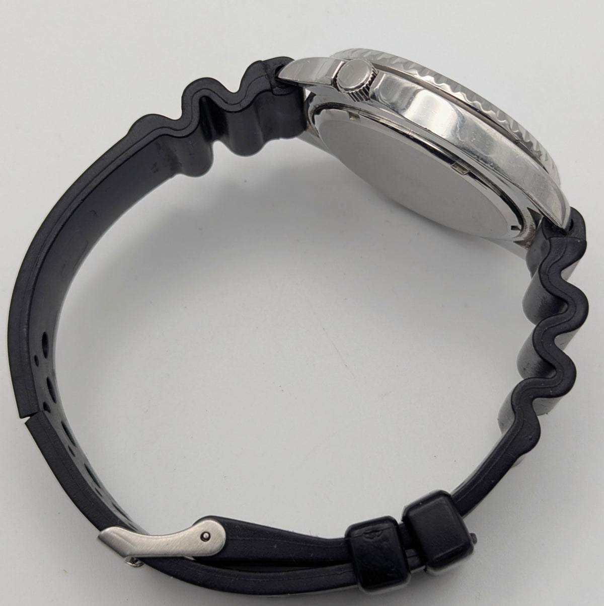 M&M Diving Technology (Dirty Divers) Dive Watch - Bezel & Hide