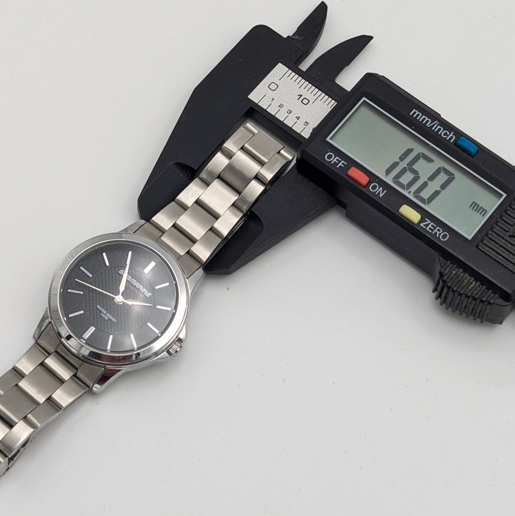 Submarine Accurate Quartz Kids’ Watch — Stainless Steel Bracelet, Black Dial, 28mm - Bezel & Hide