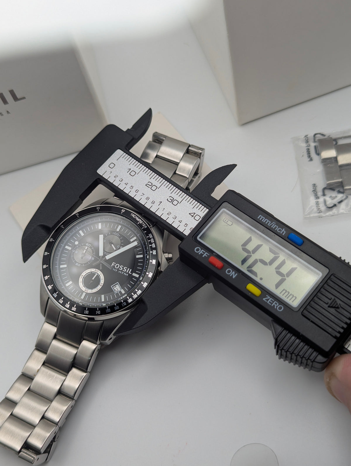 Fossil CH2600 Chronograph — Black Dial, Stainless Steel Bracelet, Box & Spare Links - Bezel & Hide