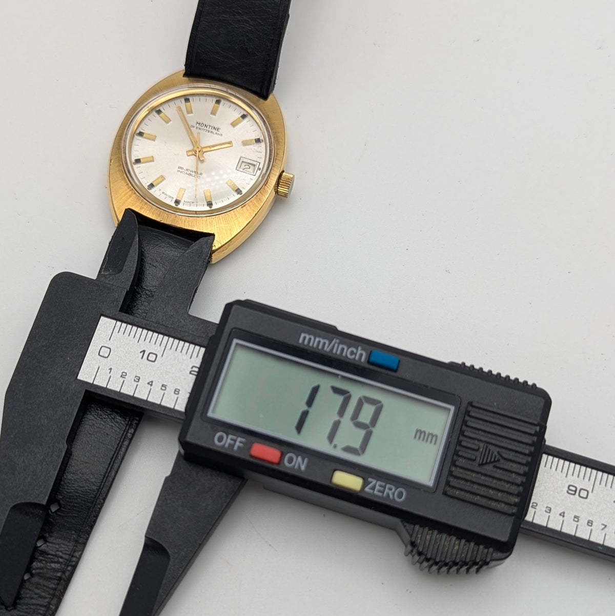 Montine of Switzerland Manual Wind Watch — 1970s Gold-Tone Elegance, Sold Naked - Bezel & Hide