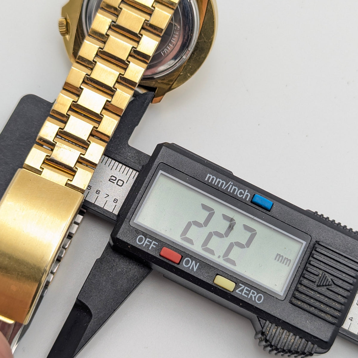 Bulova Accutron Safirglas Vintage Day-Date Watch – Circa 1970, Gold-Tone