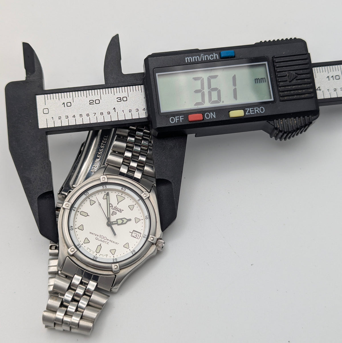 Pulsar Quartz Watch (Caliber Y112) — Sporty 90s Diver-Style, Sold Naked - Bezel & Hide