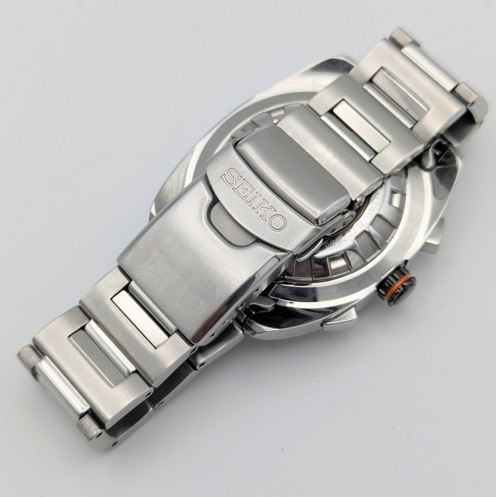Seiko 7L22-0BB0 Kinetic Flyback Chronograph — Limited Edition 200/200, Black Dial - Bezel & Hide