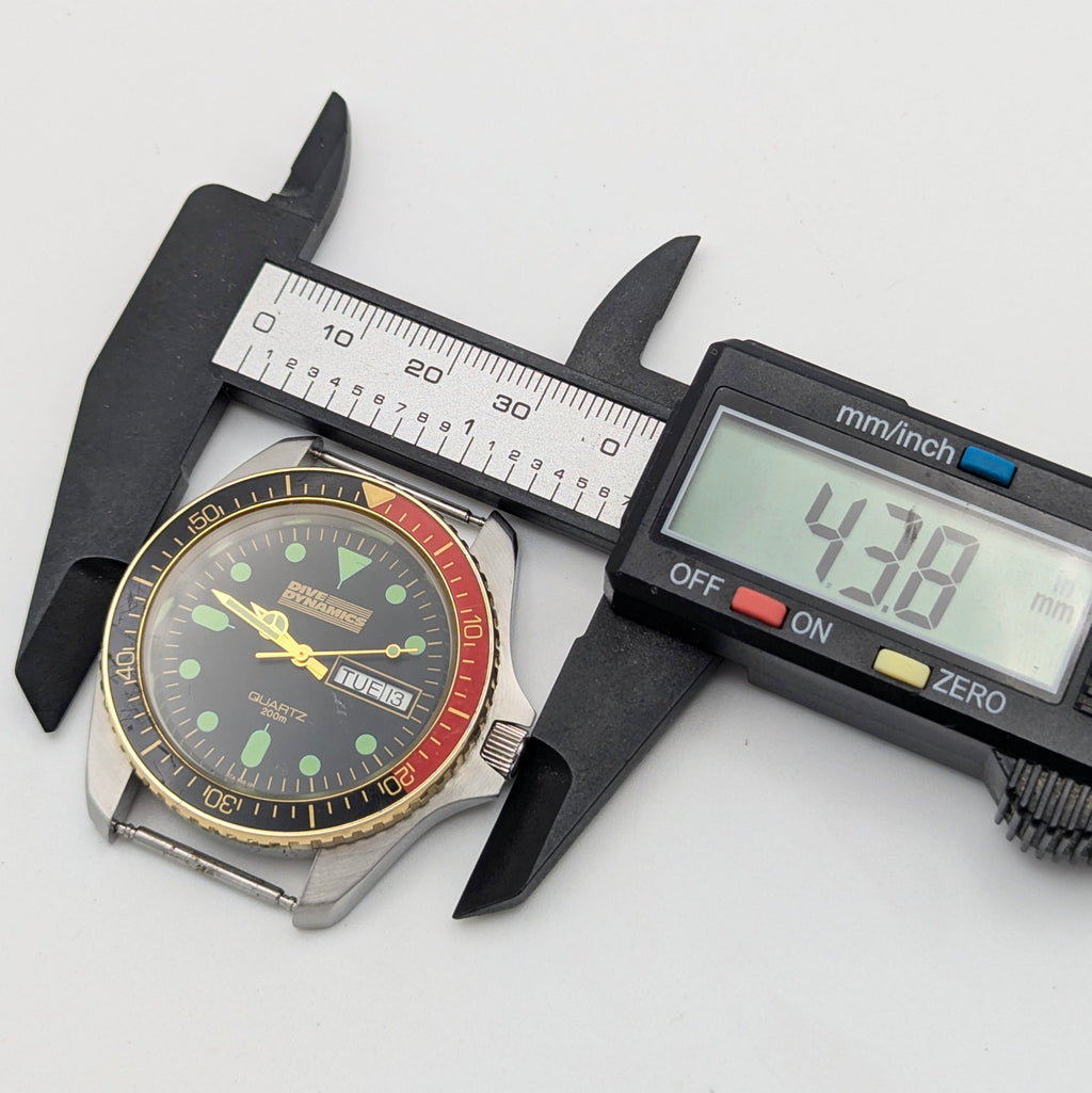 Dive Dynamics 1980s Quartz Day-Date Watch | MRP SA Case | Gold-Tone Bezel - Bezel & Hide