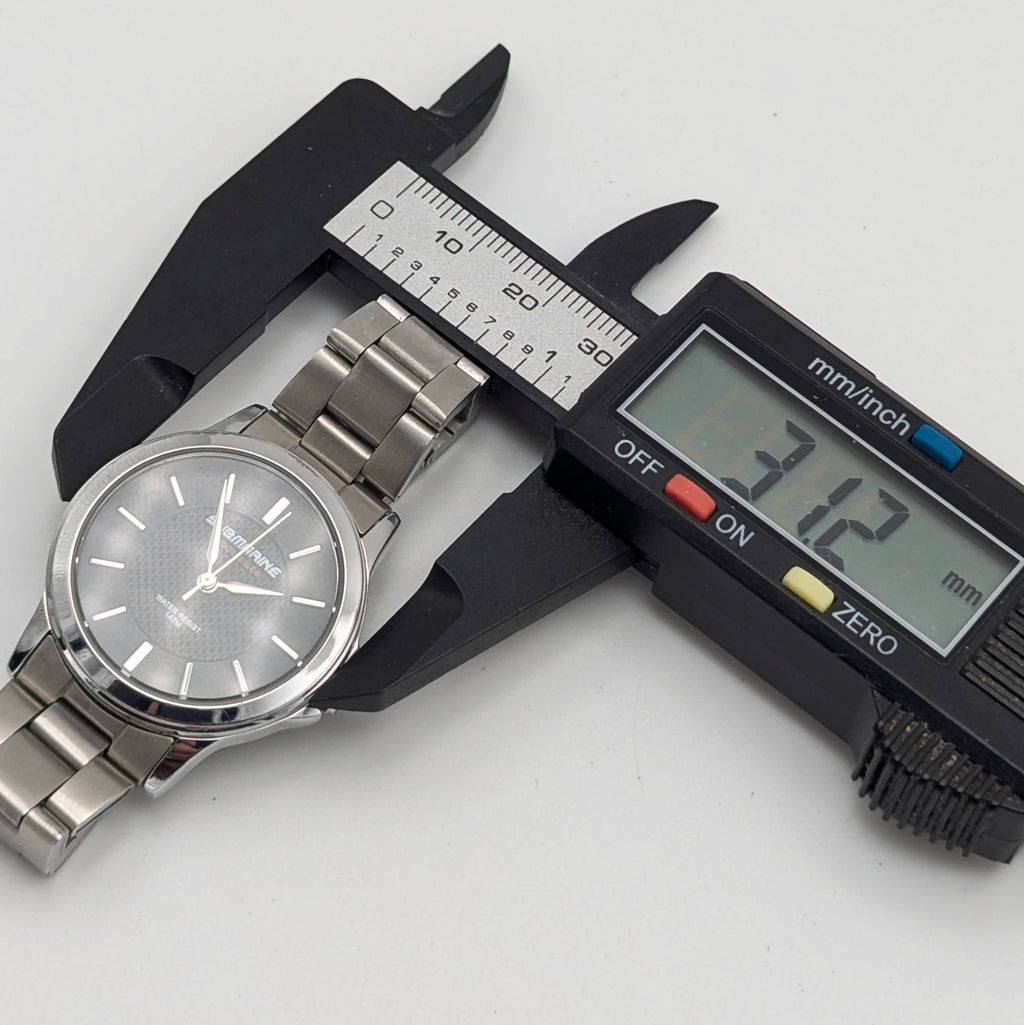Submarine Accurate Quartz Kids’ Watch — Stainless Steel Bracelet, Black Dial, 28mm - Bezel & Hide