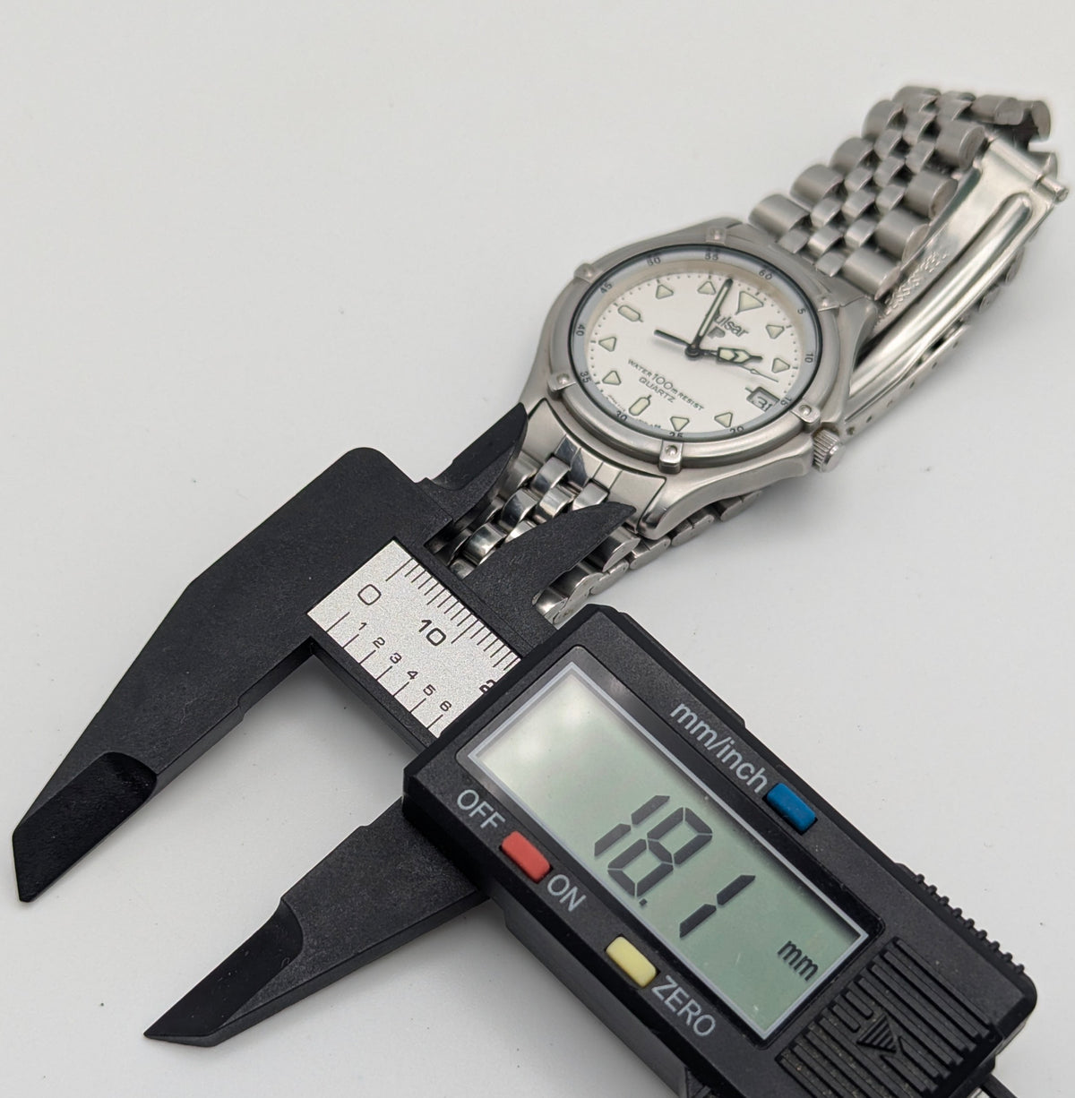 Pulsar Quartz Watch (Caliber Y112) — Sporty 90s Diver-Style, Sold Naked - Bezel & Hide