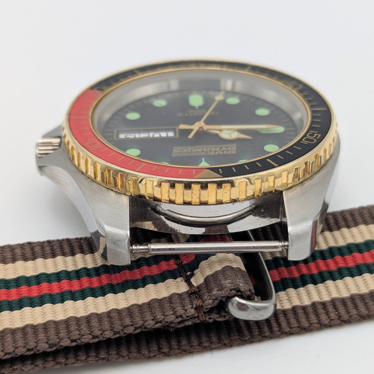 Dive Dynamics 1980s Quartz Day-Date Watch | MRP SA Case | Gold-Tone Bezel - Bezel & Hide