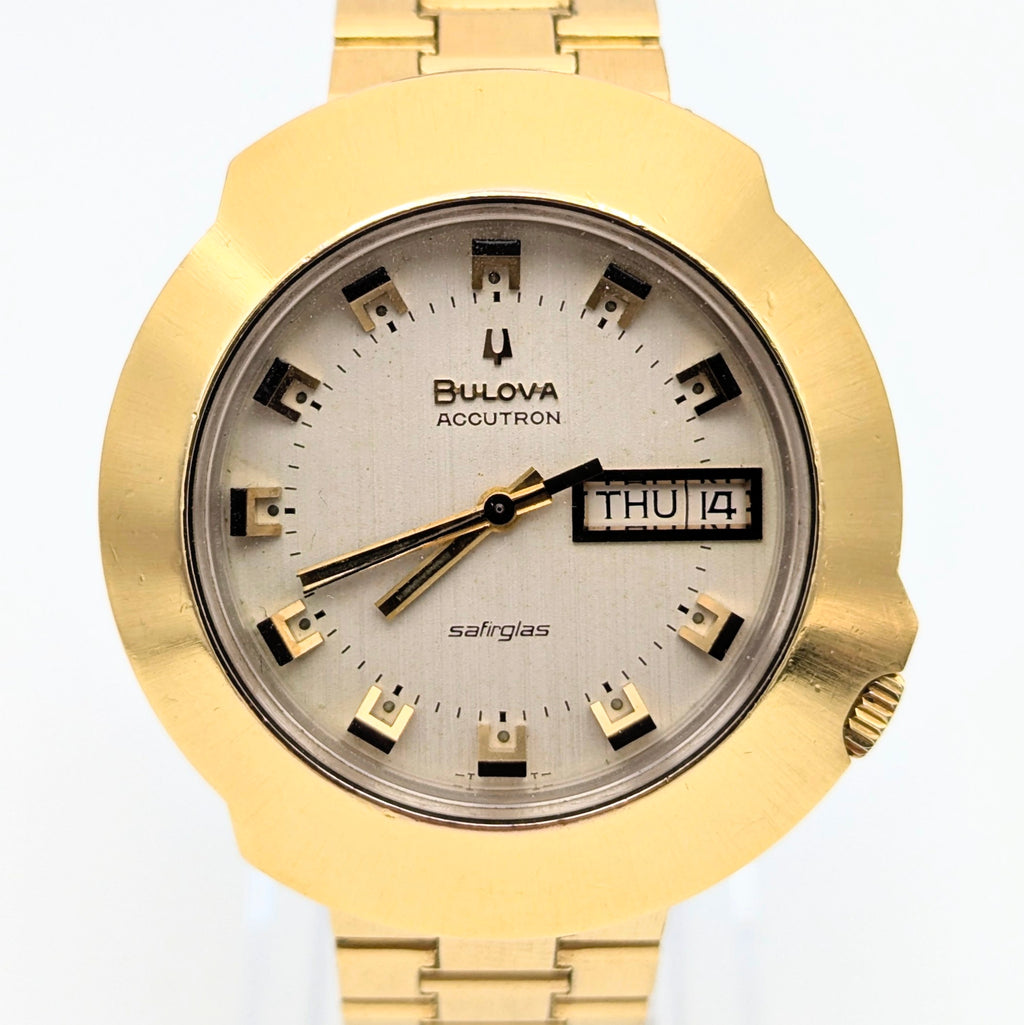 Bulova Accutron Safirglas Vintage Day-Date Watch – Circa 1970, Gold-Tone