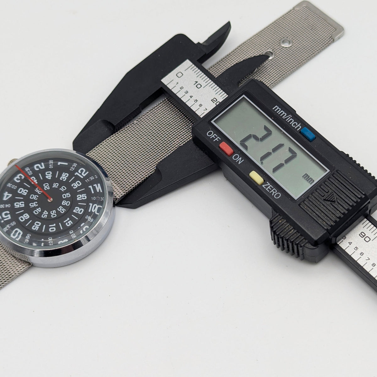 Raidu Spinning Disc Novelty Watch — Quartz, Mesh Strap, Sold Naked - Bezel & Hide