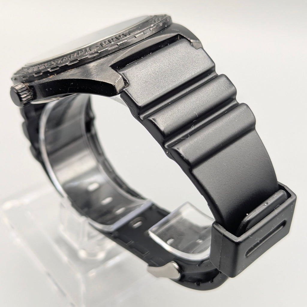 Pulsar YA12-X128 Sport Men's Watch — Black, Green Dial, 45mm, 100m - Bezel & Hide