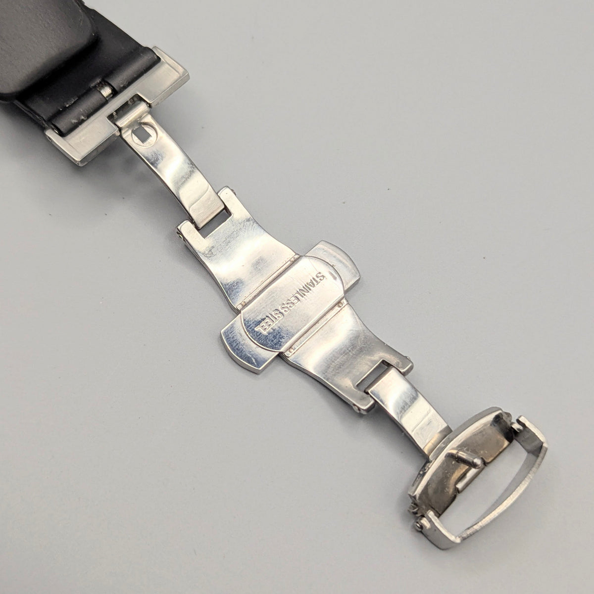 James McCabe London Slim JM-1016 Men's Watch — Silver, White Dial, Hirsch Rubber Strap - Bezel & Hide