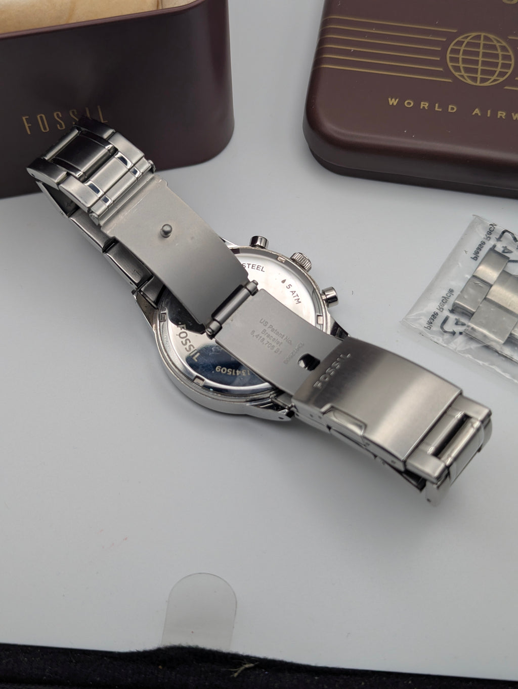 Fossil BQ1740 Chronograph — White Dial, Stainless Steel Bracelet, Tin & Spare Links - Bezel & Hide