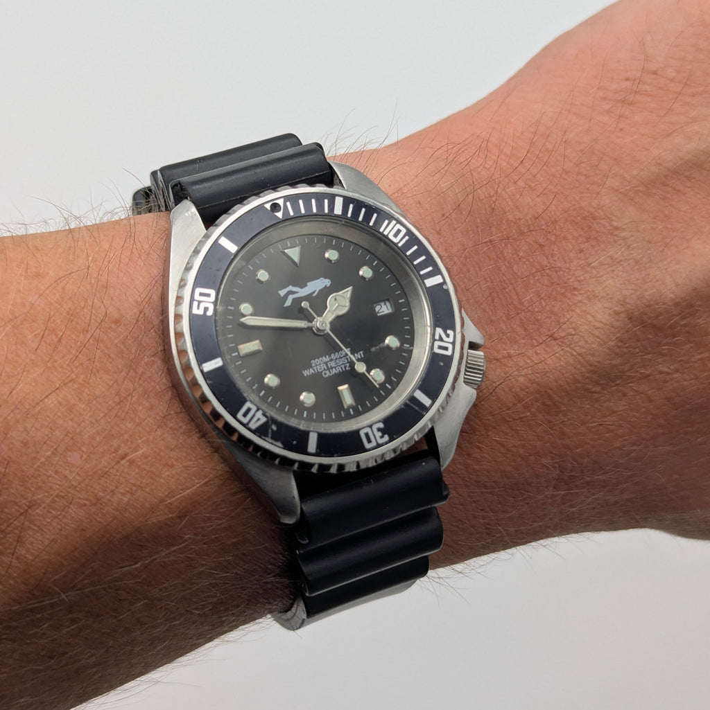 M&M Diving Technology (Dirty Divers) Dive Watch - Bezel & Hide