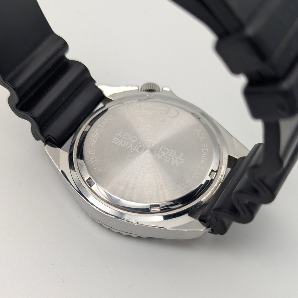 M&M Diving Technology (Dirty Divers) Dive Watch - Bezel & Hide