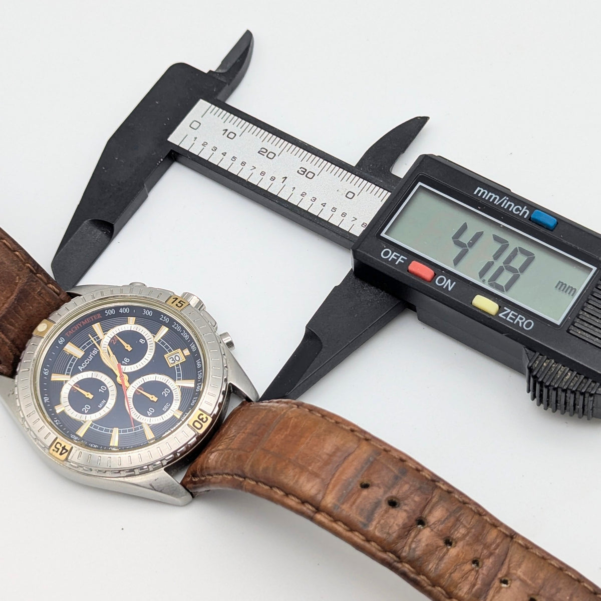 Accurist Quartz Chronograph Men's Watch — Two-Tone, Navy Dial, 42mm - Bezel & Hide