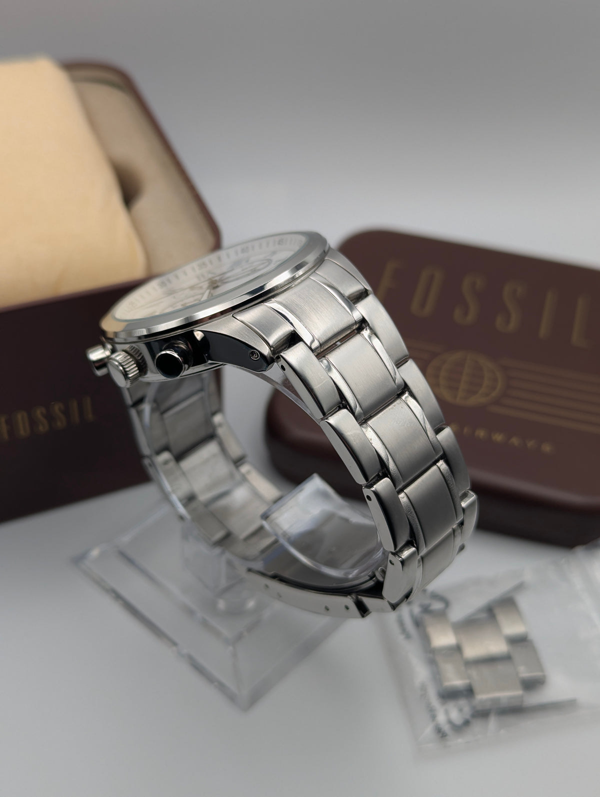 Fossil BQ1740 Chronograph — White Dial, Stainless Steel Bracelet, Tin & Spare Links - Bezel & Hide