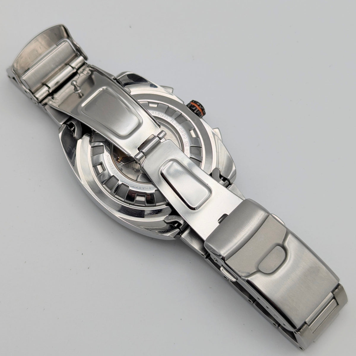 Seiko 7L22-0BB0 Kinetic Flyback Chronograph — Limited Edition 200/200, Black Dial - Bezel & Hide
