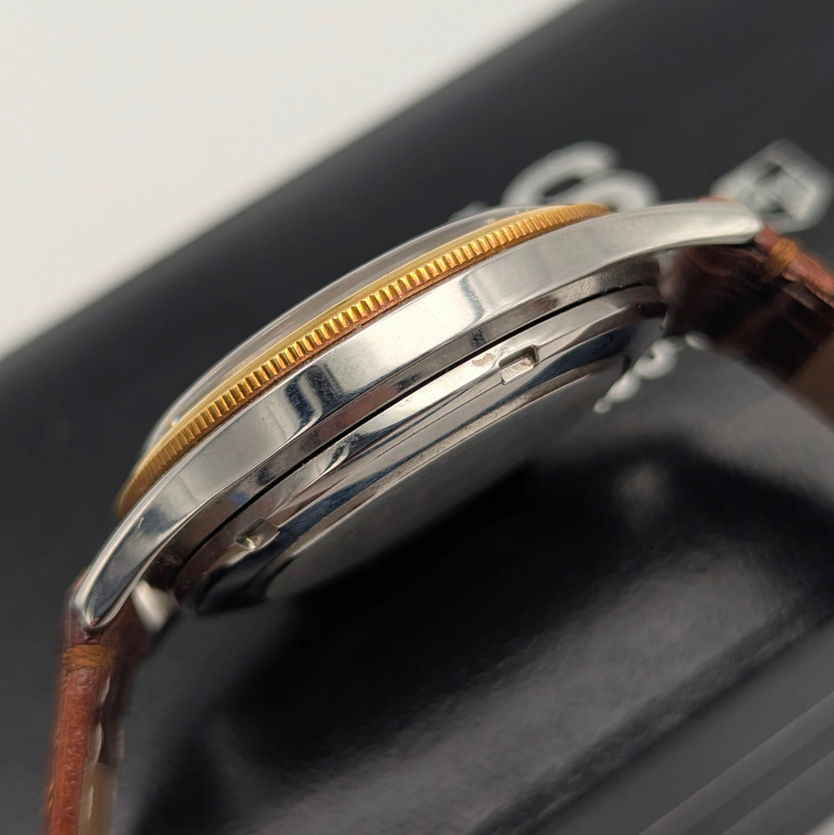 Oris Wrist Alarm Limited Edition – Ref. 418-7451-63 | 18kt Gold Bezel | No. 0297/1600 - Bezel & Hide