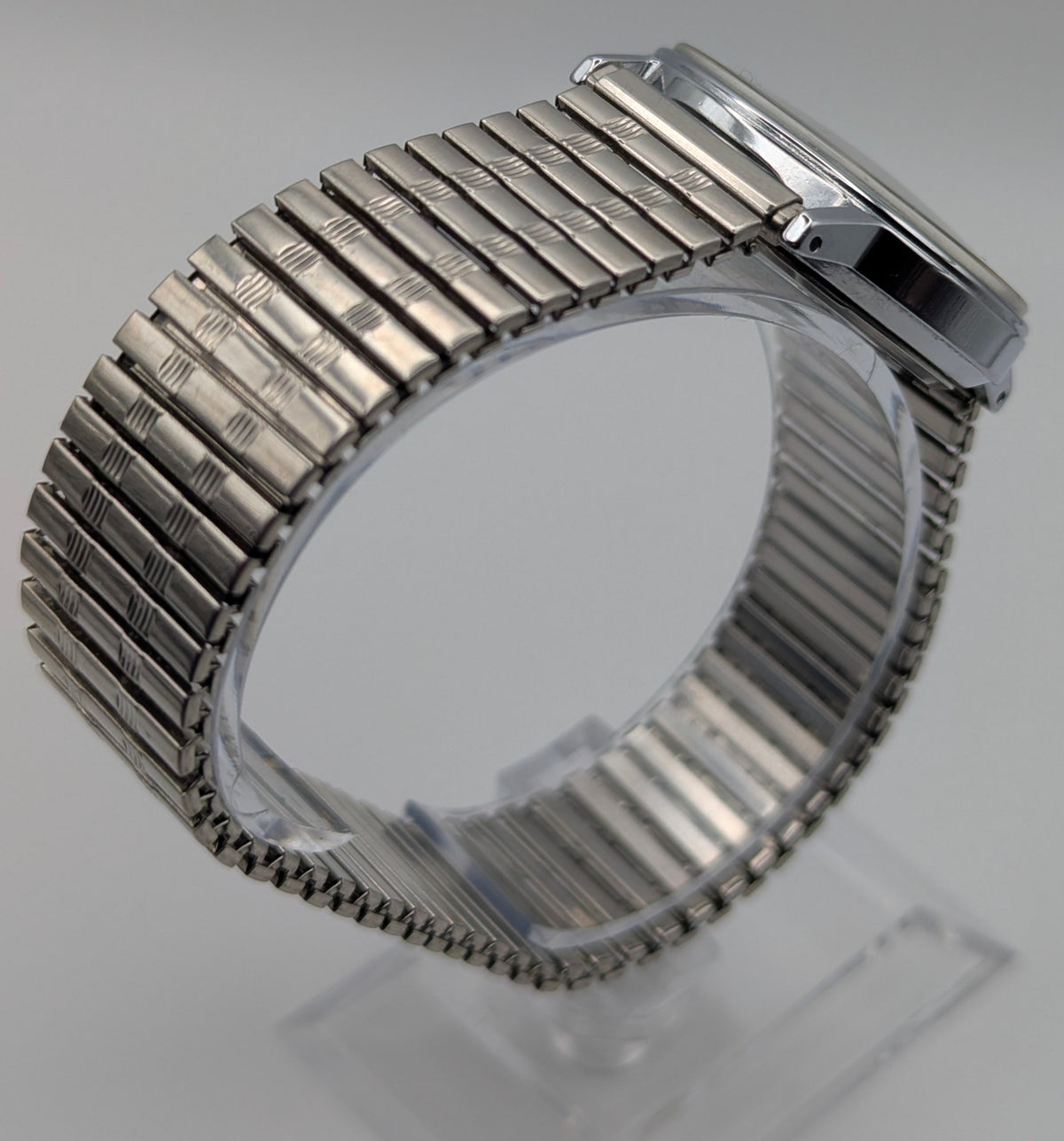 Timex Easy Reader Quartz Watch — White Dial, Silver-Tone Expansion Bracelet, Sold Naked - Bezel & Hide