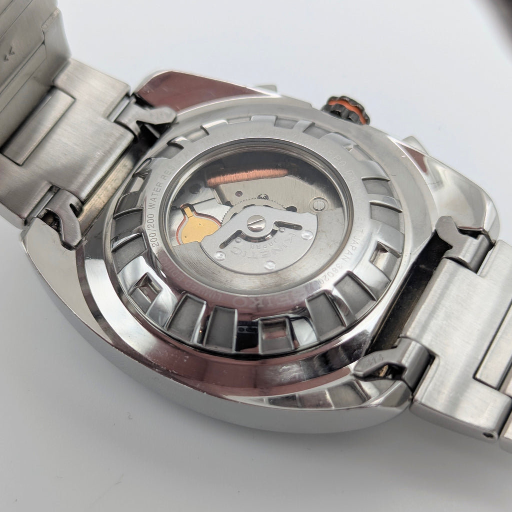 Seiko 7L22-0BB0 Kinetic Flyback Chronograph — Limited Edition 200/200, Black Dial - Bezel & Hide