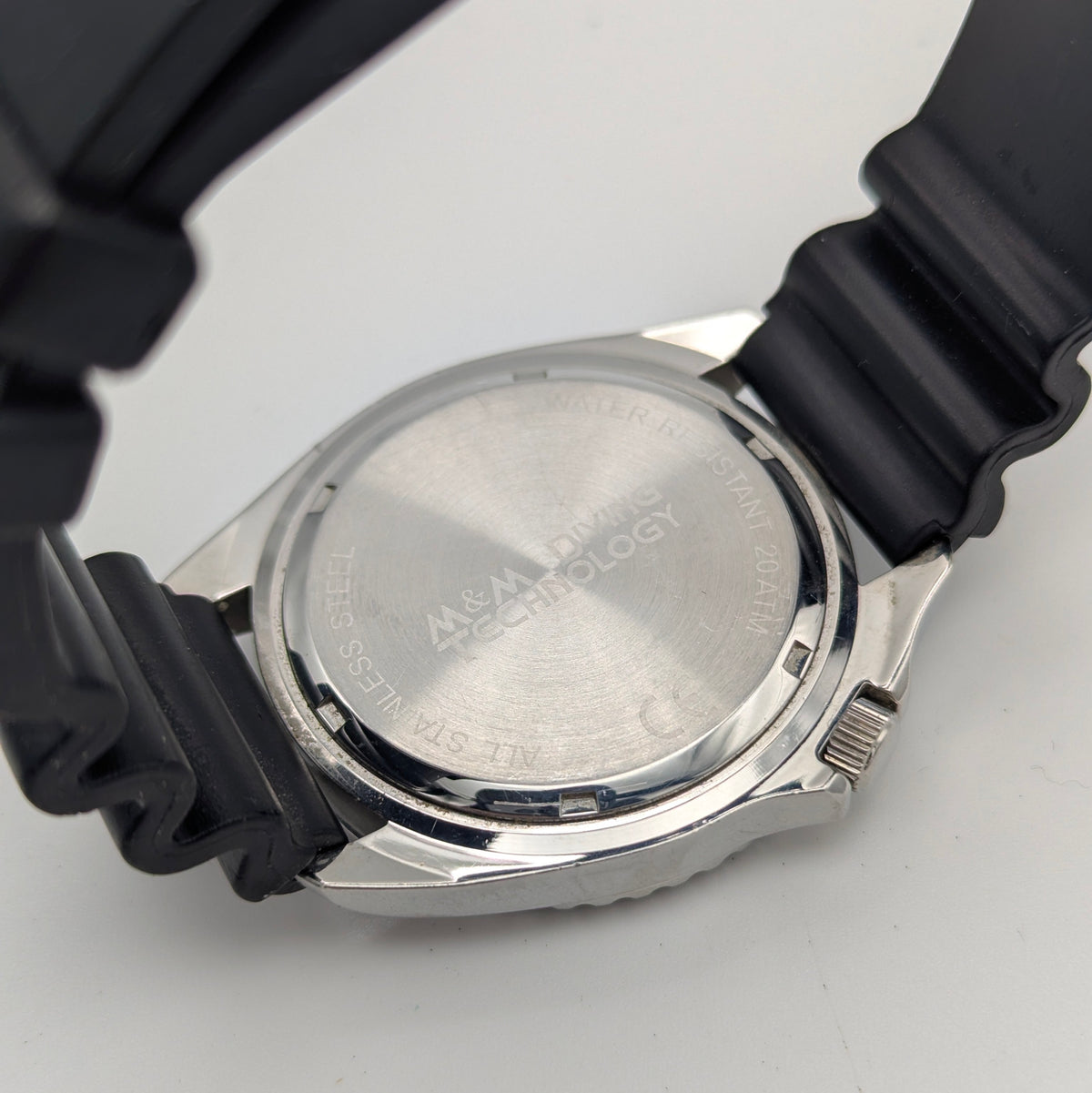 M&M Diving Technology (Dirty Divers) Dive Watch - Bezel & Hide