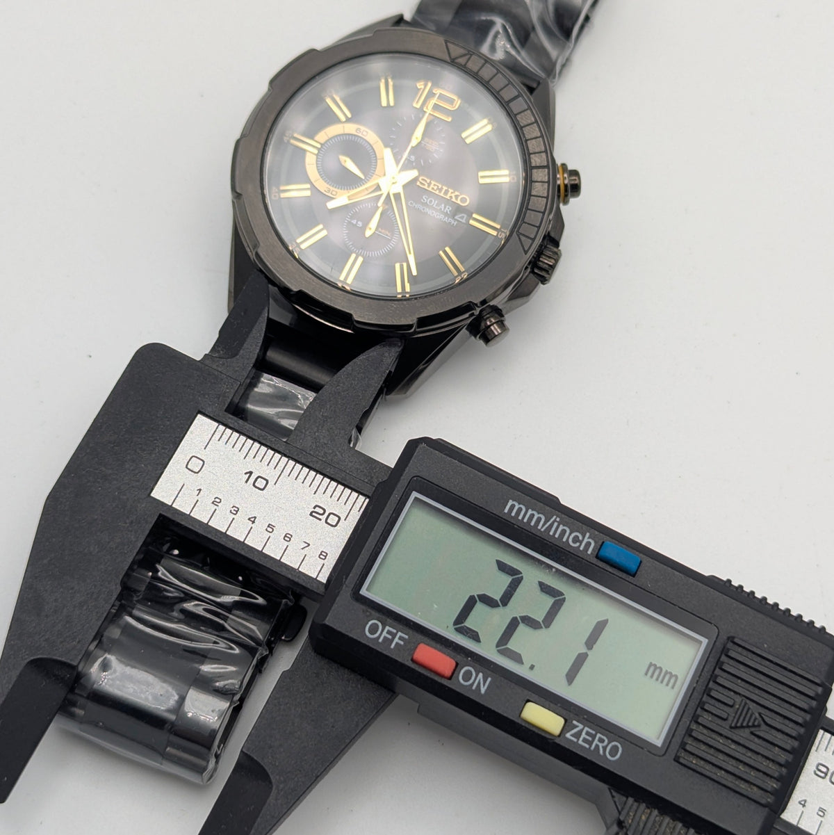 Seiko Recraft Solar Chronograph - Bezel & Hide