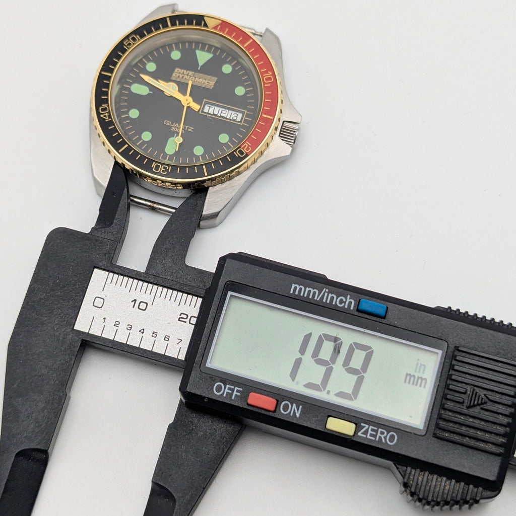 Dive Dynamics 1980s Quartz Day-Date Watch | MRP SA Case | Gold-Tone Bezel - Bezel & Hide