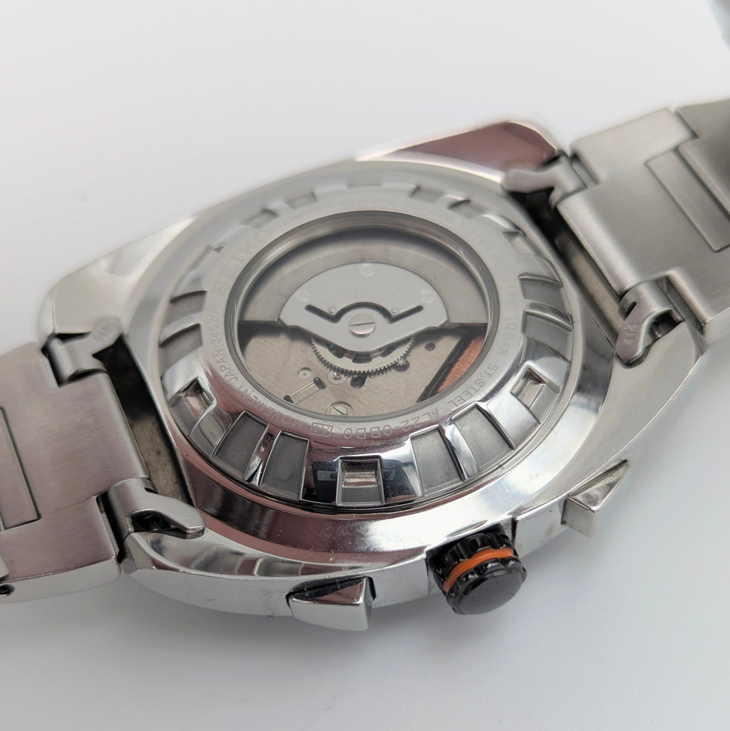 Seiko 7L22-0BB0 Kinetic Flyback Chronograph — Limited Edition 200/200, Black Dial - Bezel & Hide