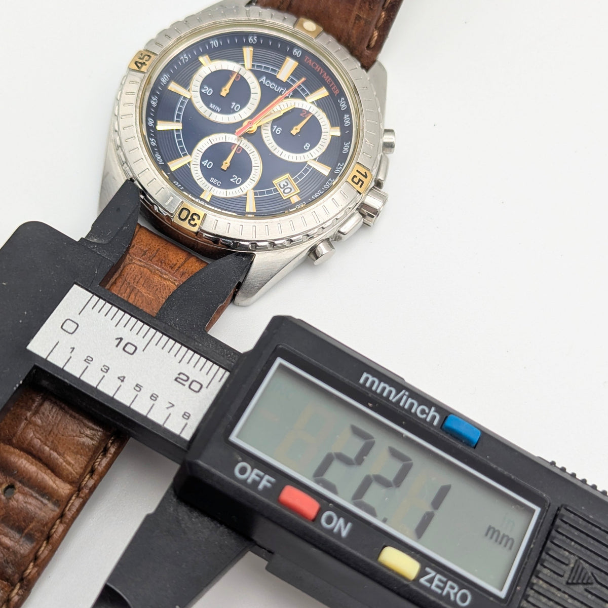 Accurist Quartz Chronograph Men's Watch — Two-Tone, Navy Dial, 42mm - Bezel & Hide