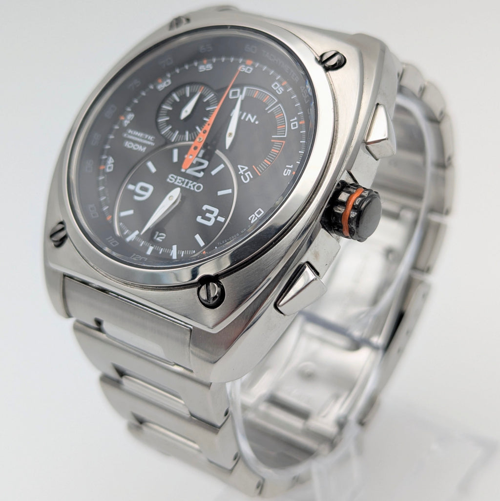 Seiko 7L22-0BB0 Kinetic Flyback Chronograph — Limited Edition 200/200, Black Dial - Bezel & Hide