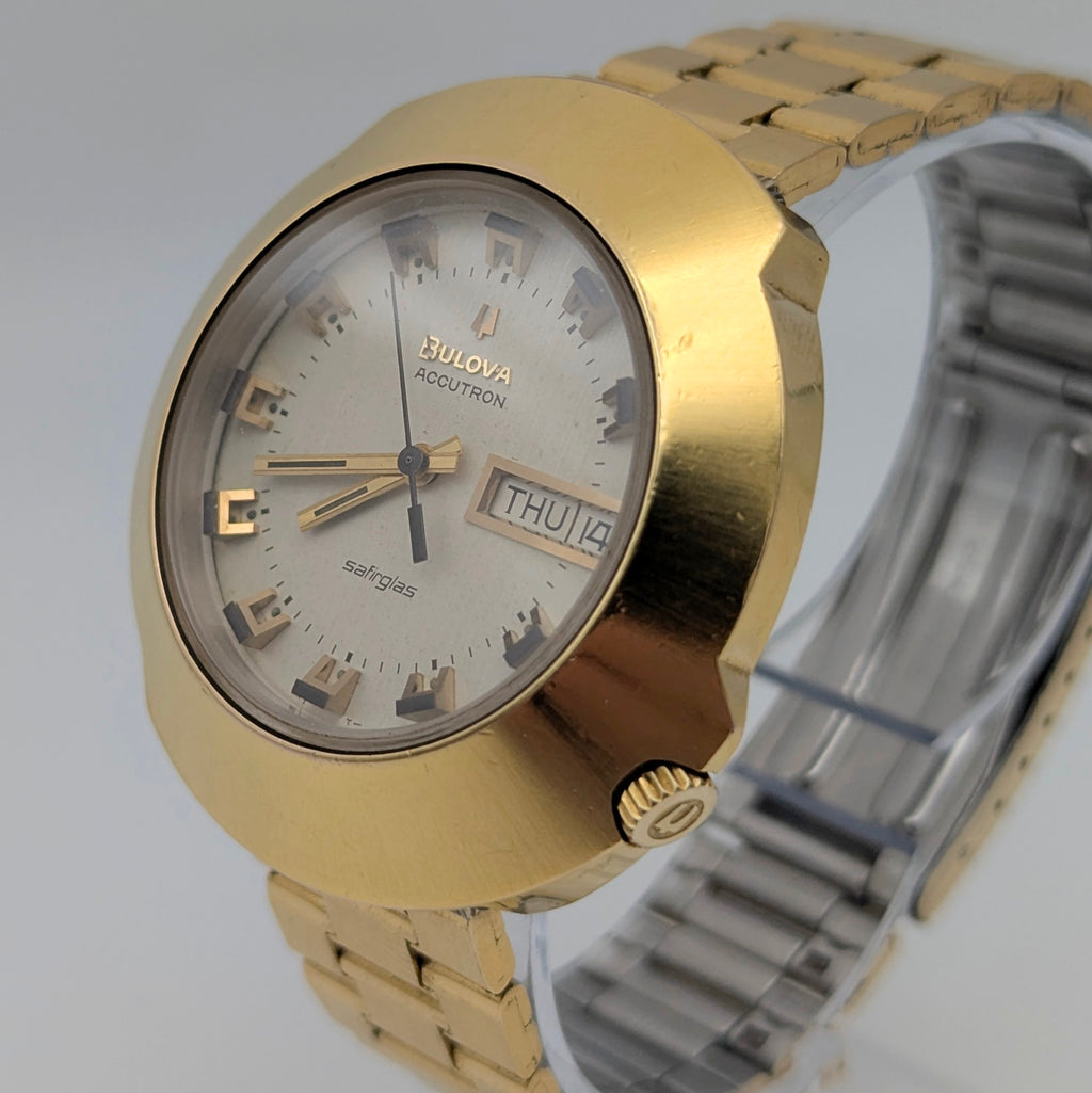 Bulova Accutron Safirglas Vintage Day-Date Watch – Circa 1970, Gold-Tone