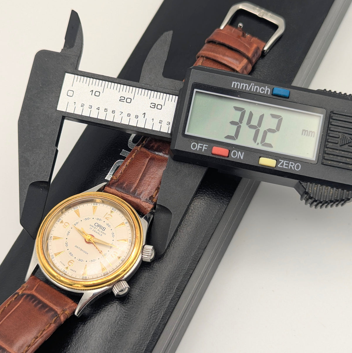 Oris Wrist Alarm Limited Edition – Ref. 418-7451-63 | 18kt Gold Bezel | No. 0297/1600 - Bezel & Hide