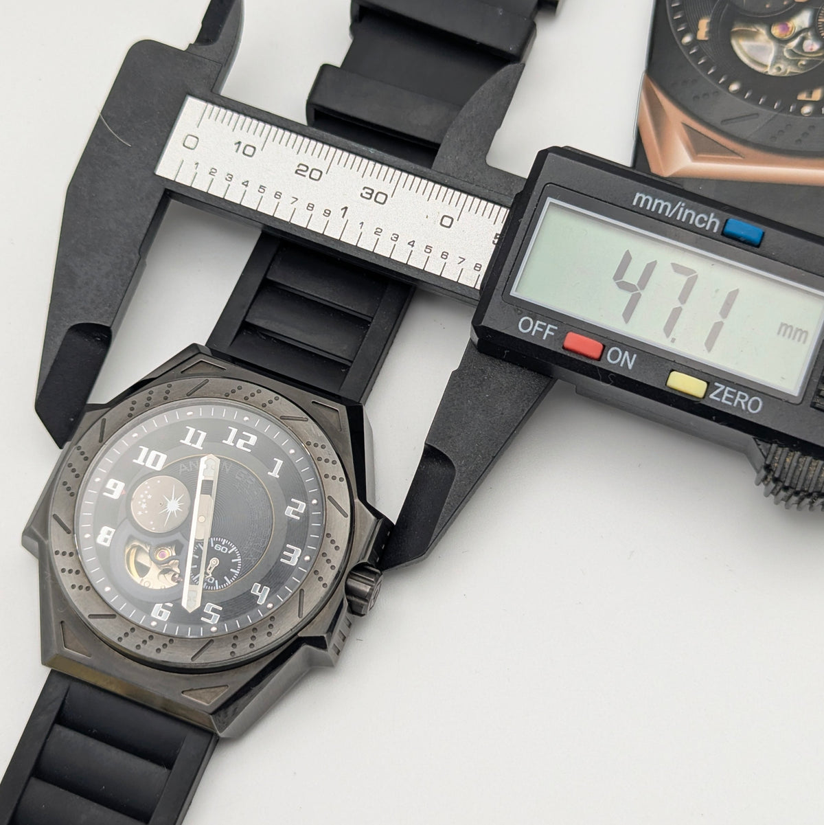 Ancon Grand Prix GP104-0045 Automatic Men's Watch — Gunmetal Black, 47mm, 200m - Bezel & Hide