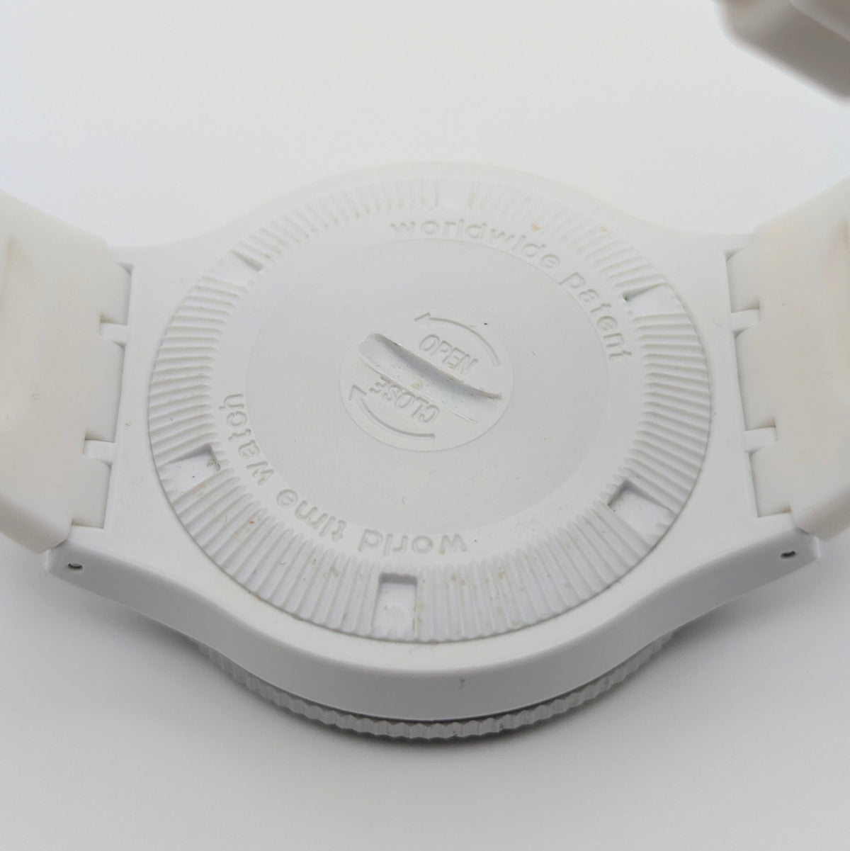ATOP Automatic Worldtime Quartz Watch — White, Moon Phase, DST Indicator - Bezel & Hide