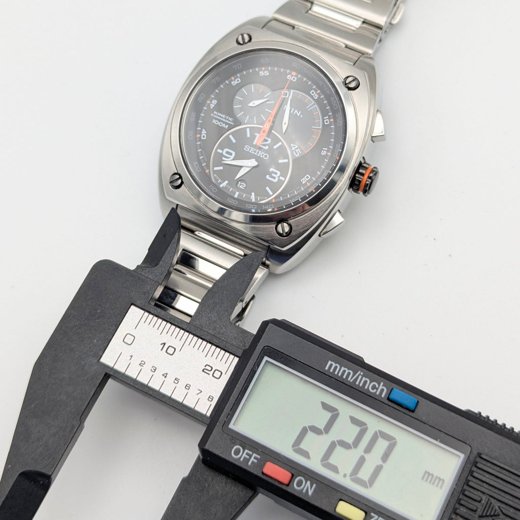 Seiko 7L22-0BB0 Kinetic Flyback Chronograph — Limited Edition 200/200, Black Dial - Bezel & Hide