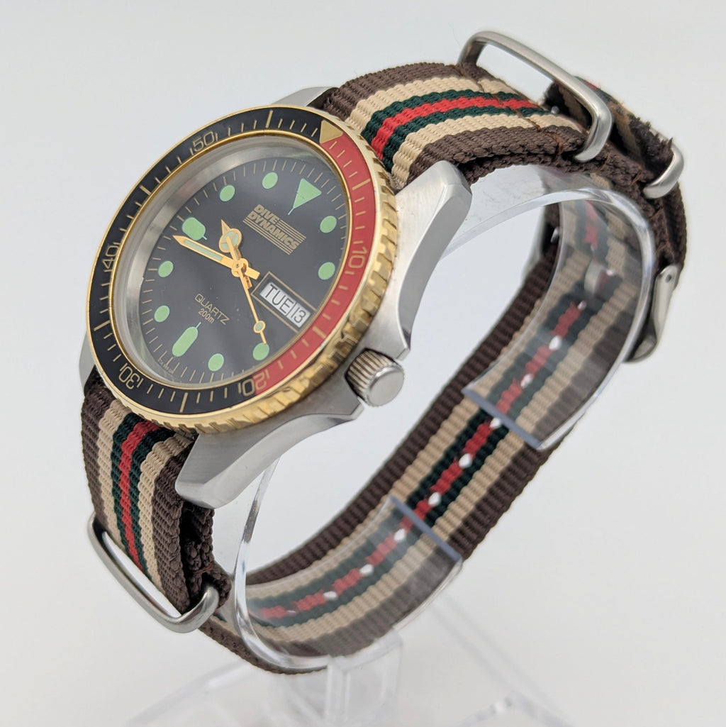 Dive Dynamics 1980s Quartz Day-Date Watch | MRP SA Case | Gold-Tone Bezel - Bezel & Hide