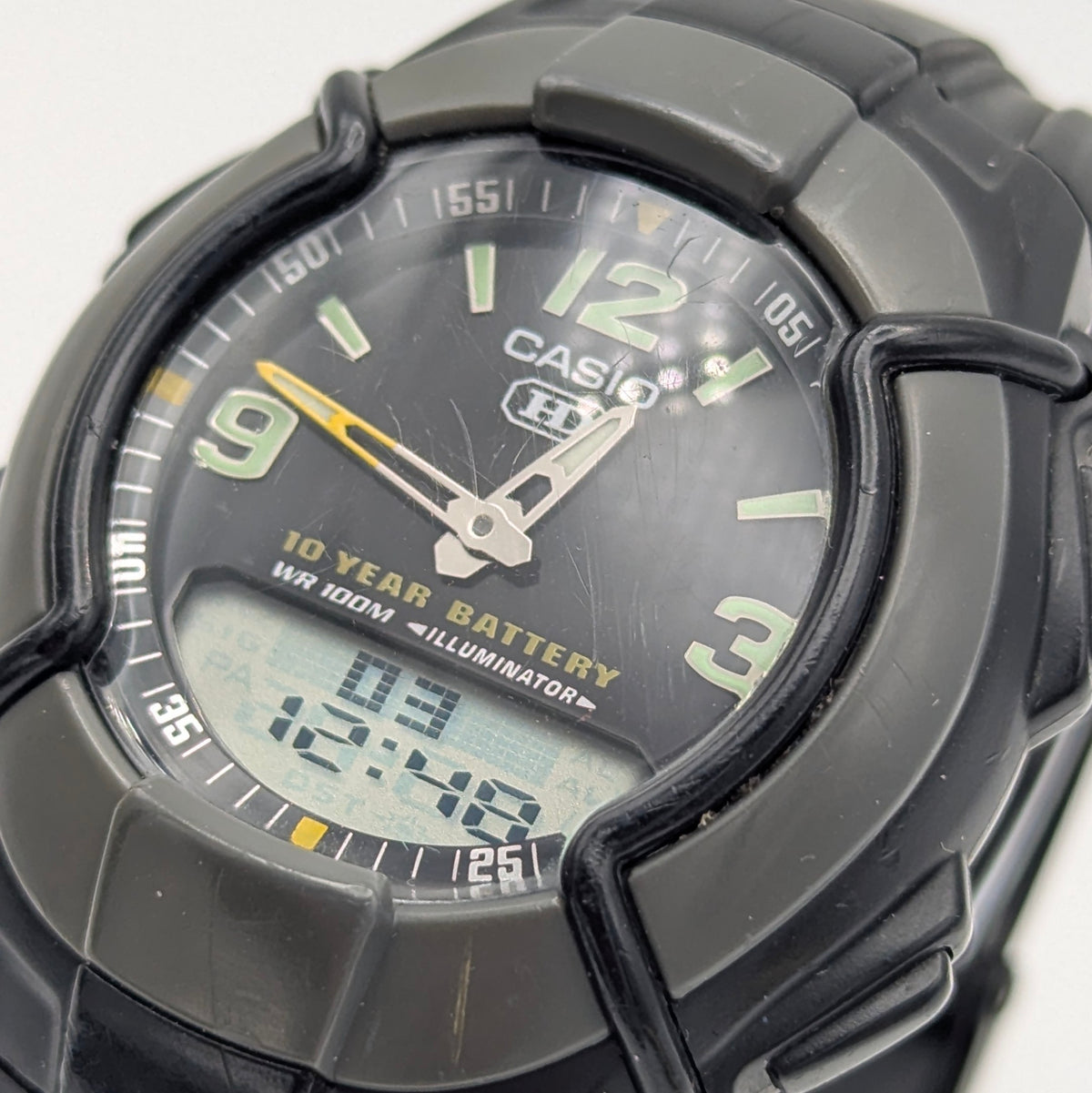 Casio ana/digital watch - Bezel & Hide