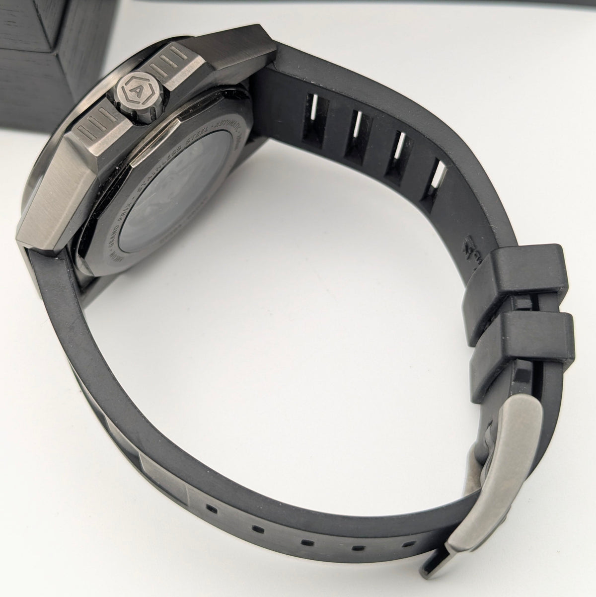 Ancon Grand Prix GP104-0045 Automatic Men's Watch — Gunmetal Black, 47mm, 200m - Bezel & Hide