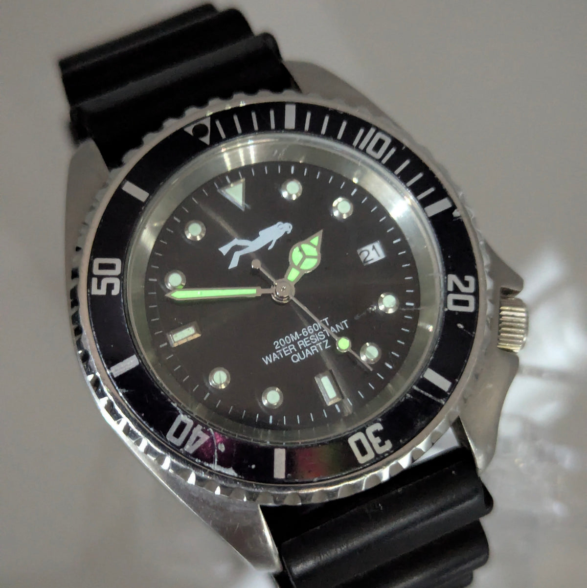 M&M Diving Technology (Dirty Divers) Dive Watch - Bezel & Hide
