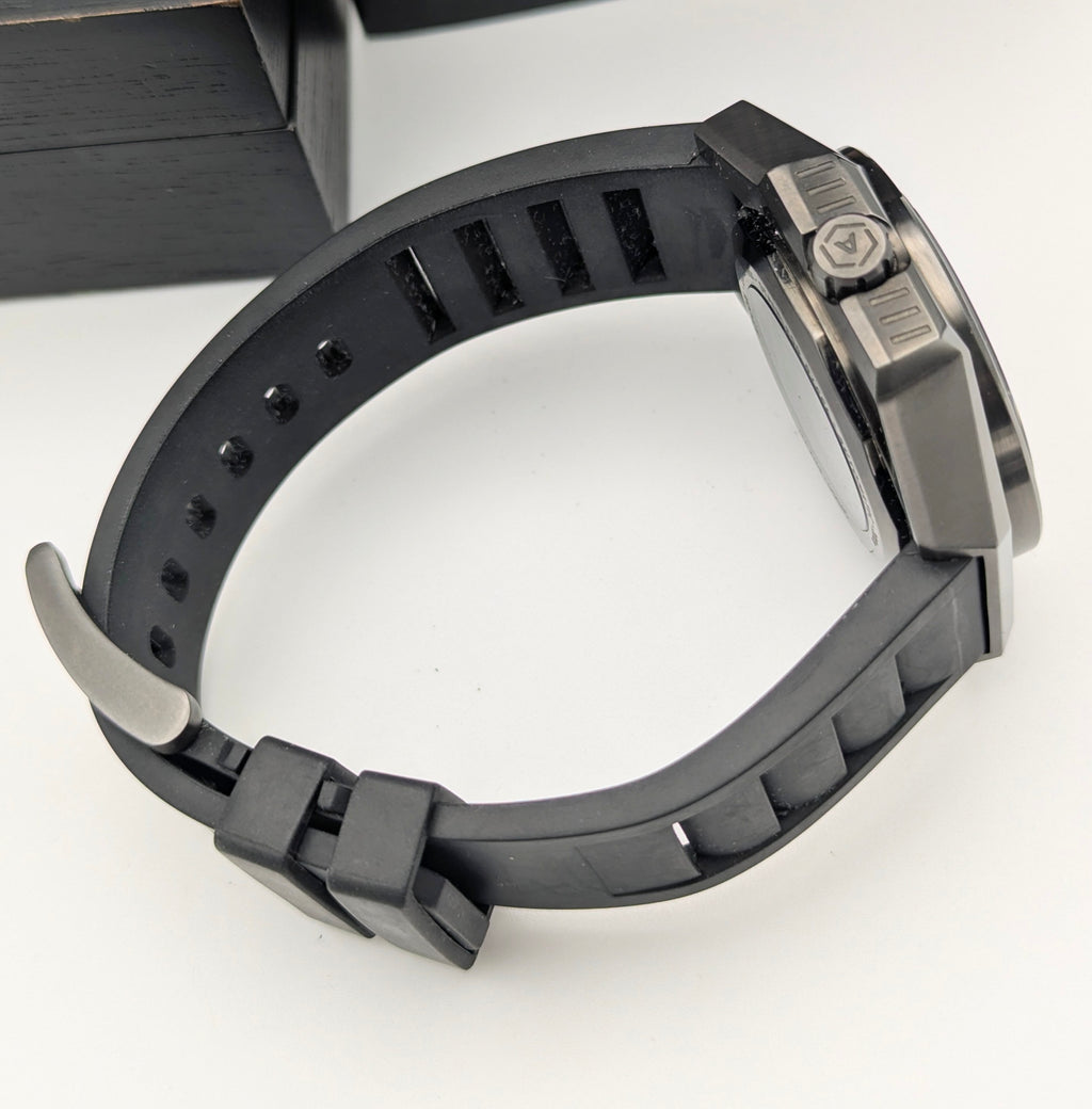 Ancon Grand Prix GP104-0045 Automatic Men's Watch — Gunmetal Black, 47mm, 200m - Bezel & Hide