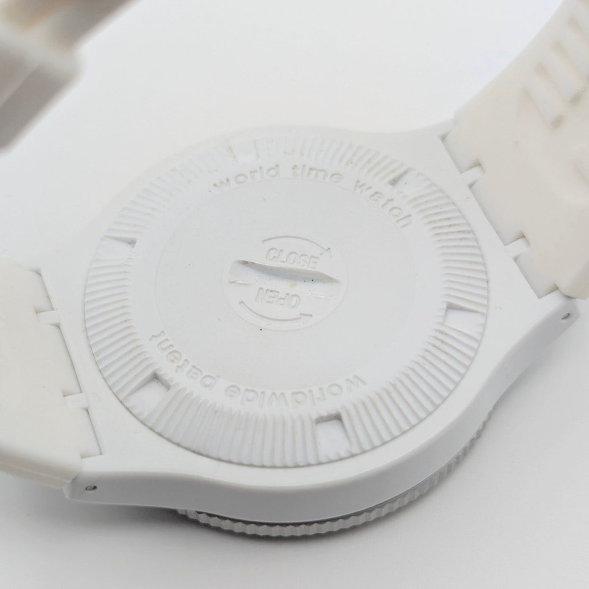ATOP Automatic Worldtime Quartz Watch — White, Moon Phase, DST Indicator - Bezel & Hide