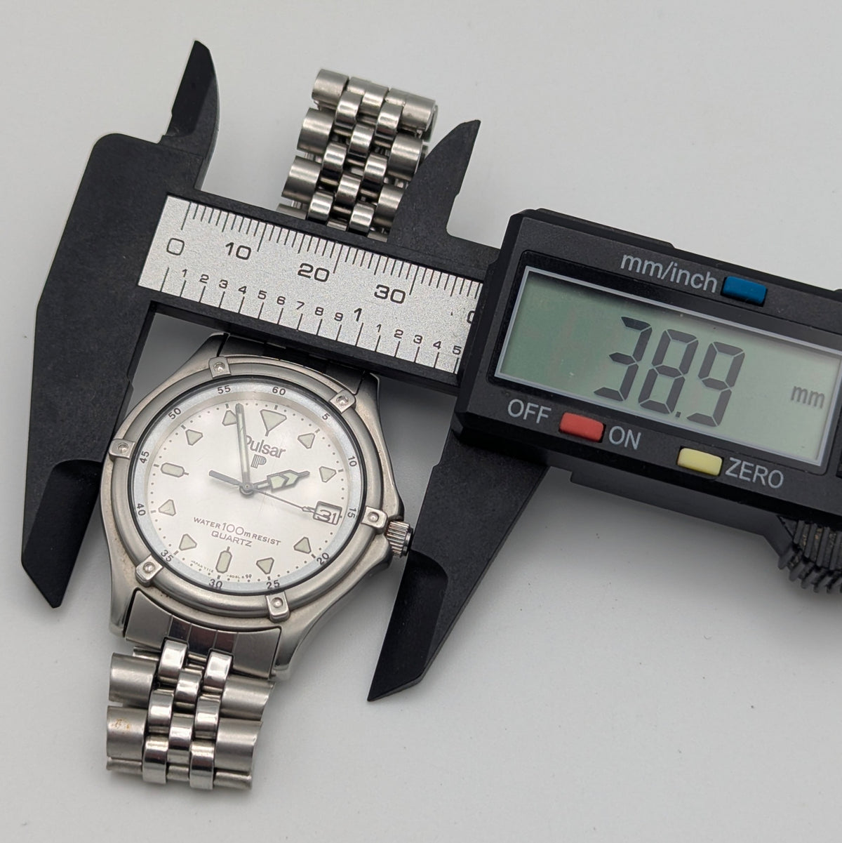 Pulsar Quartz Watch (Caliber Y112) — Sporty 90s Diver-Style, Sold Naked - Bezel & Hide