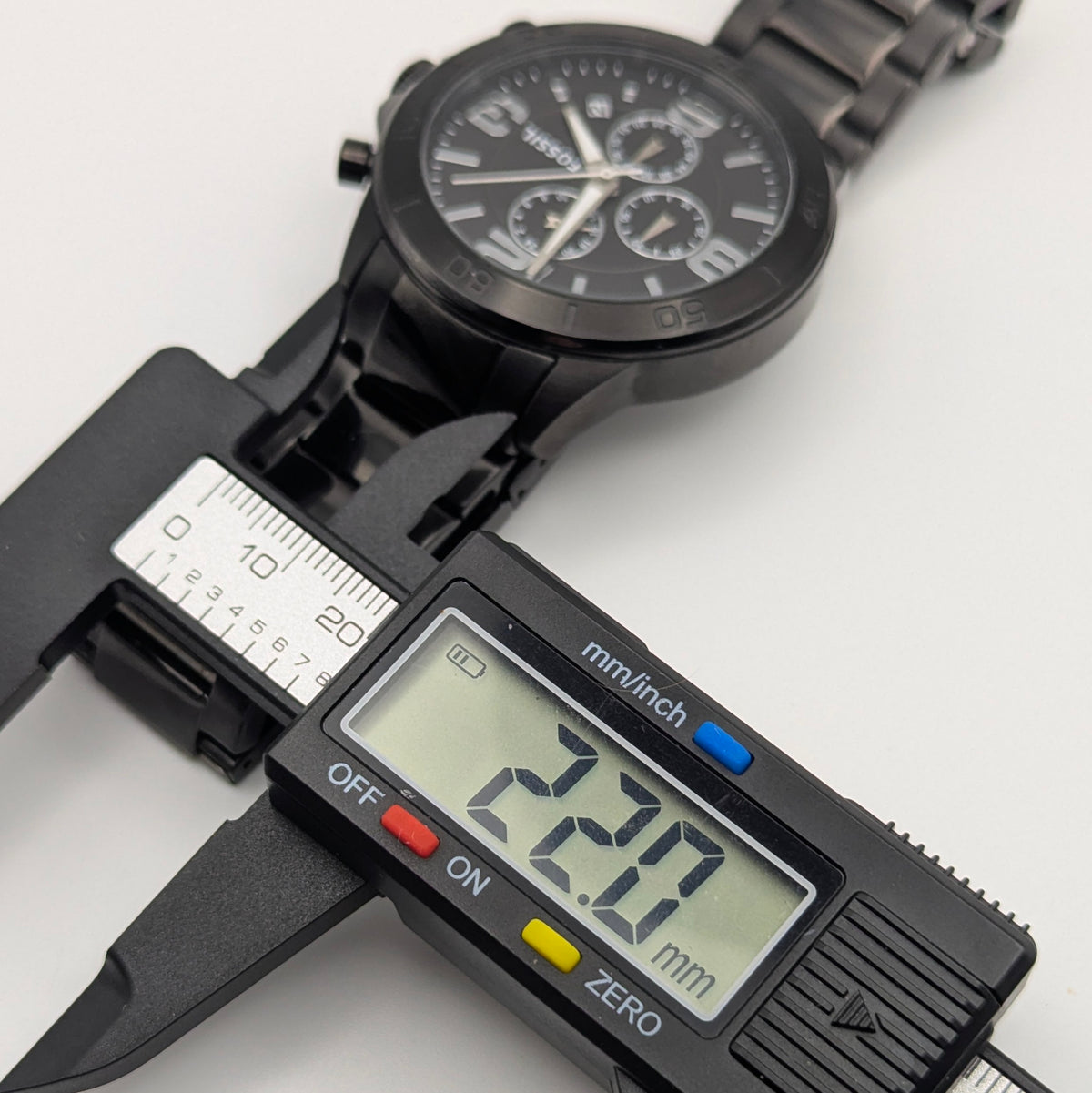 Fossil BQ2184 Quartz Chronograph — Black Dial, Gunmetal-Tone Bracelet, Tin & Spare Links - Bezel & Hide